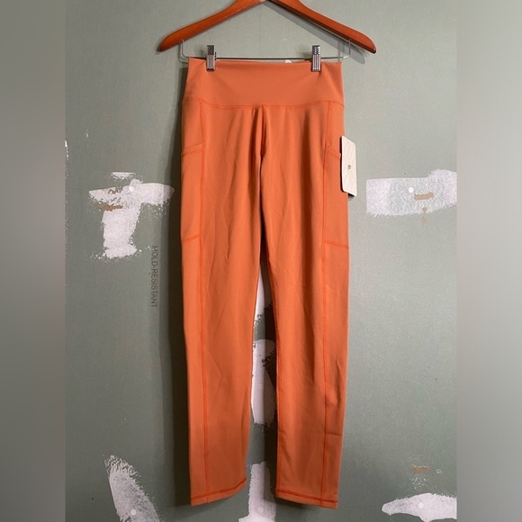 NWT Fabletics High Waisted Side Pocket 7/8 Leggings in Rust Orange - Picture 1 of 6